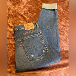 Levi’s wedgy skinny jeans.
